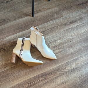 White and Brown Ankle Boots with Pointed Toe and V-Shaped Opening
